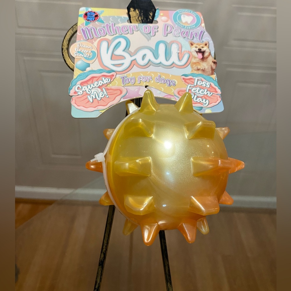 Bow Wow Spike Ball With Loud Squeaker  Ball  4"